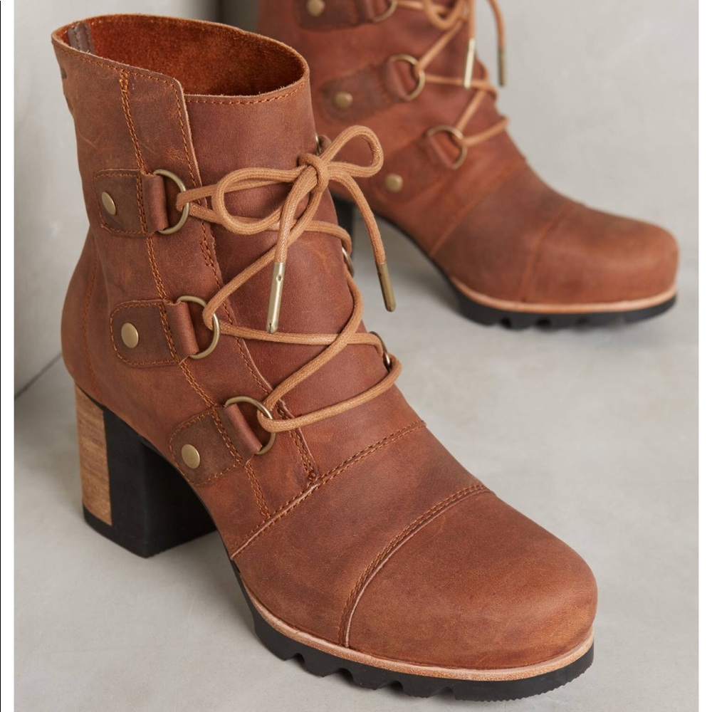 NWT Sorel Addington lace up tan